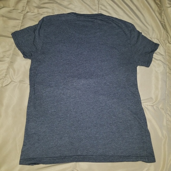 Men's size Medium AE shirt - Picture 3 of 3